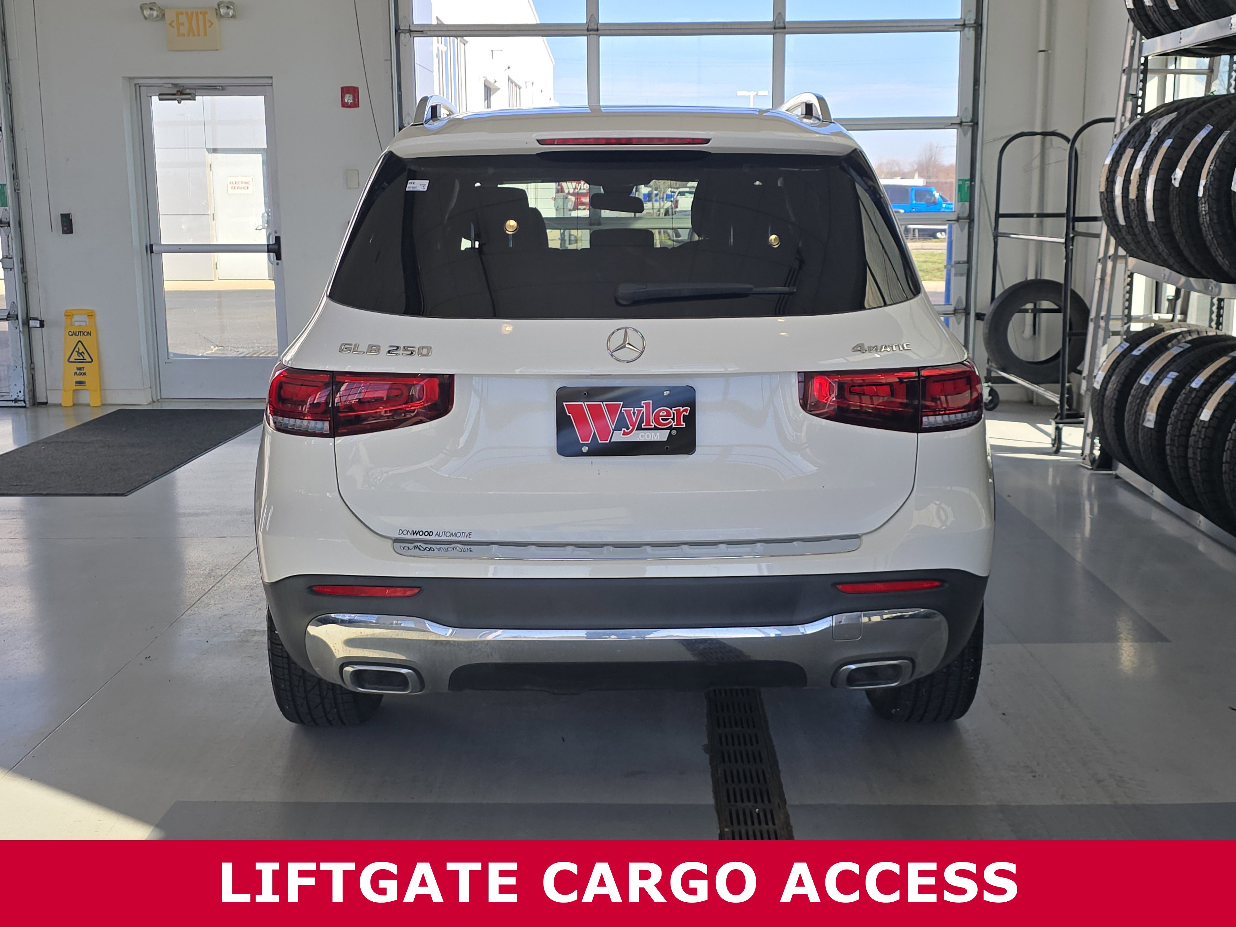 Used 2023 Mercedes-Benz GLB 250 4MATIC image 5