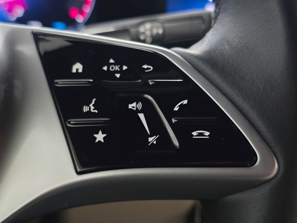 Used 2025 Mercedes-Benz GLB 250 4MATIC image 39