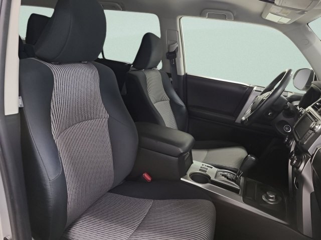 Used 2016 Toyota 4Runner SR5 AWD/4WD image 15