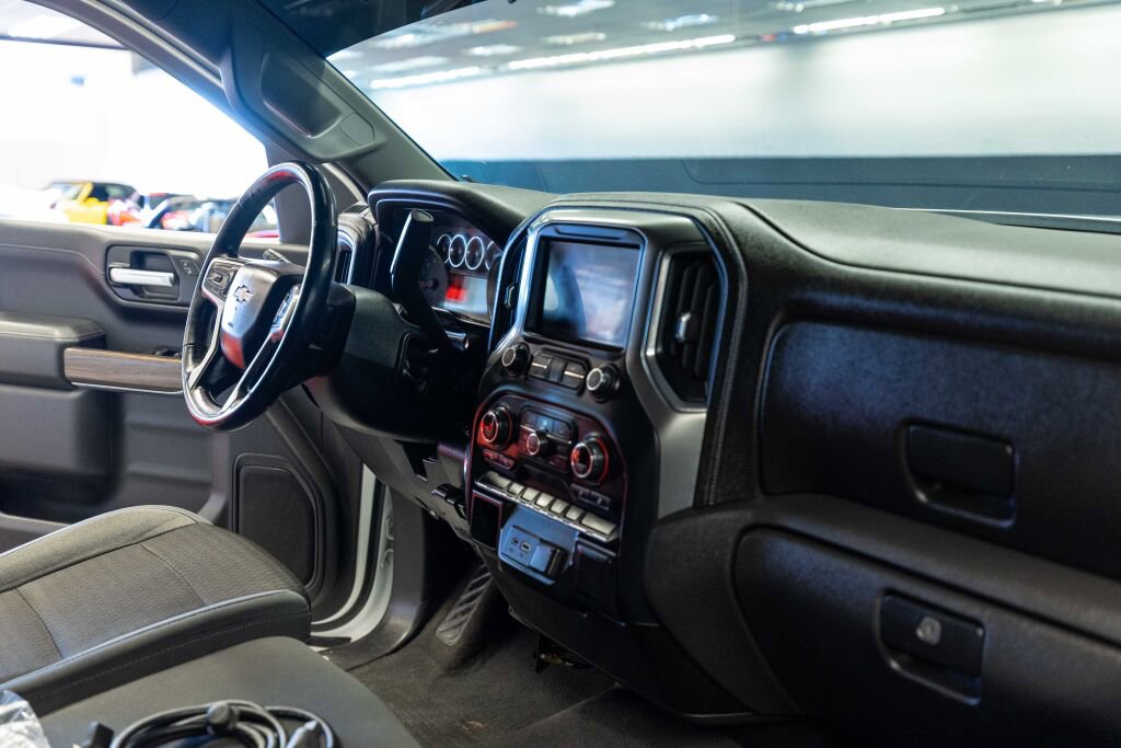 Used 2020 Chevrolet Silverado 1500 LT w/ All-Star Edition image 17