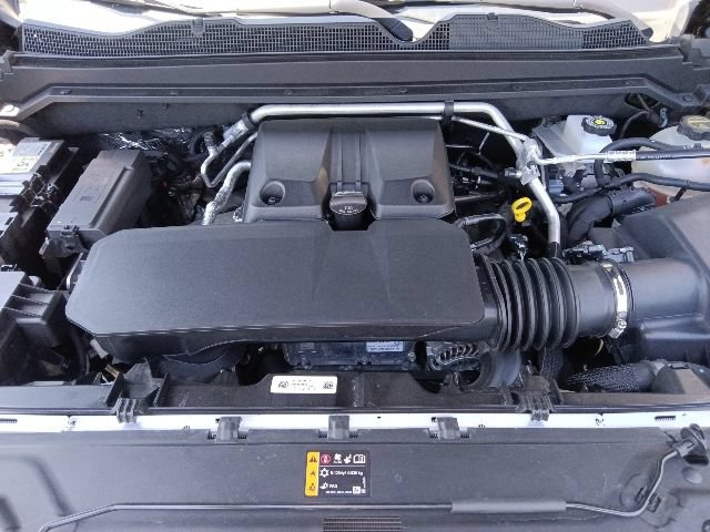 Used 2025 Chevrolet Colorado ZR2 w/ Technology Package AWD/4WD image 36