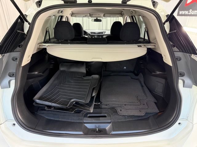 Used 2016 Nissan Rogue SV AWD/4WD image 9