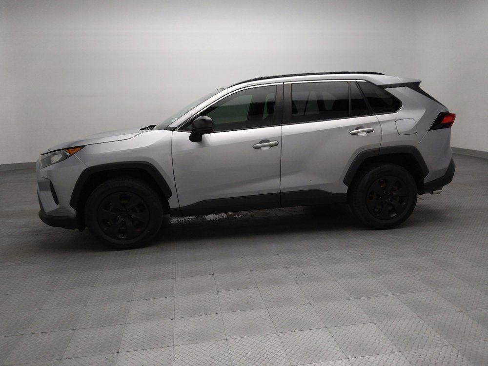 Used 2019 Toyota RAV4 LE FWD image 2