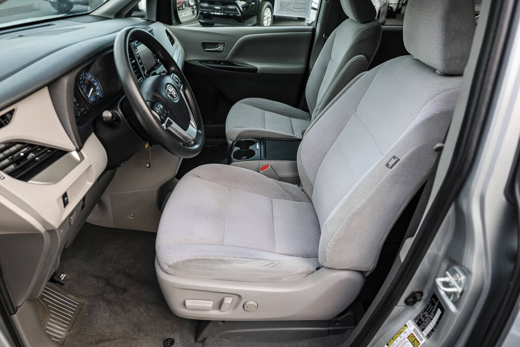 Used 2020 Toyota Sienna LE FWD image 11