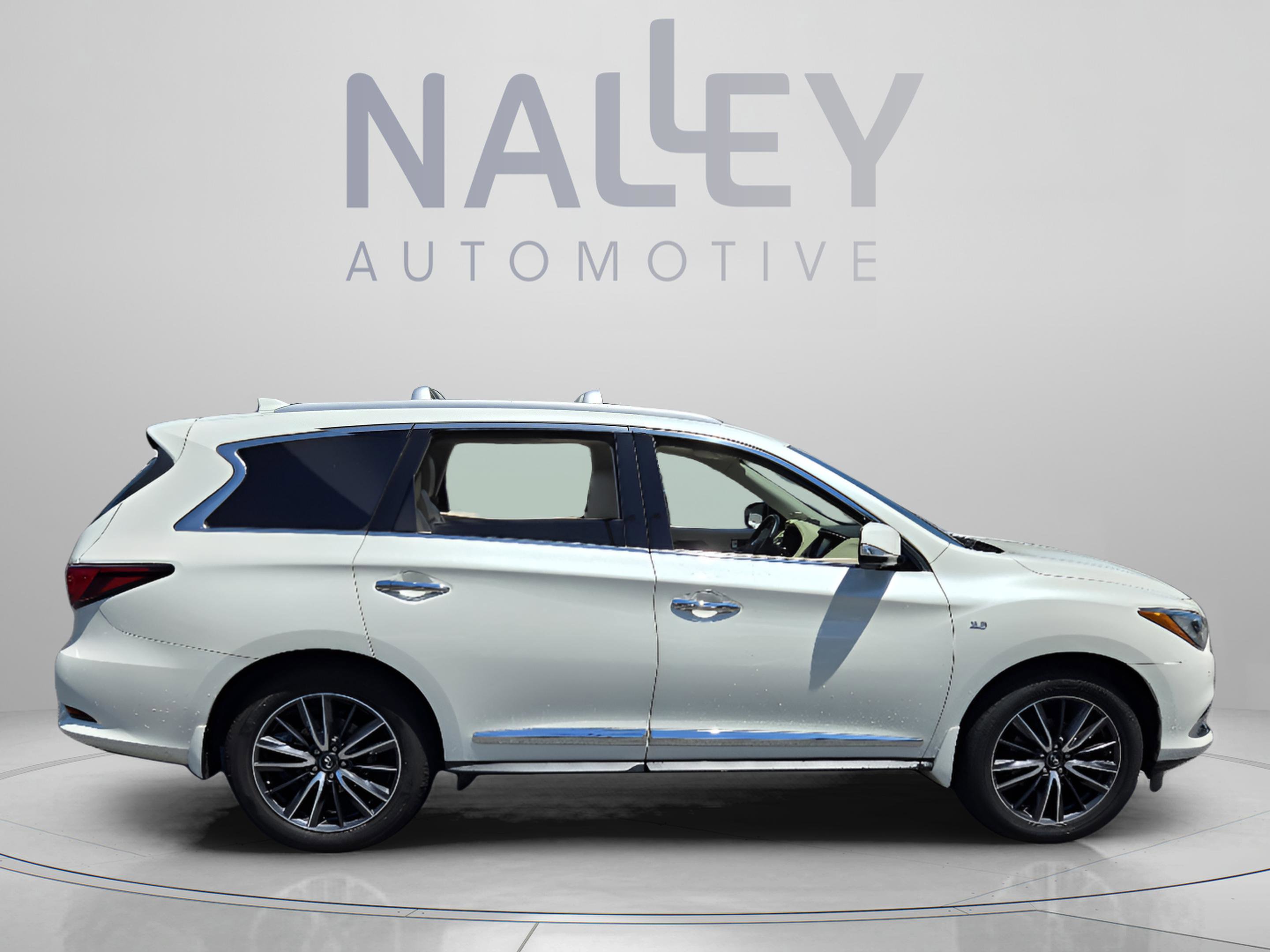Used 2017 INFINITI QX60 Luxe w/ Deluxe Technology Package AWD/4WD image 4
