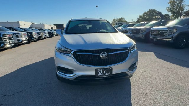 Used 2021 Buick Enclave Essence w/ Sound and Sites Package FWD image 4