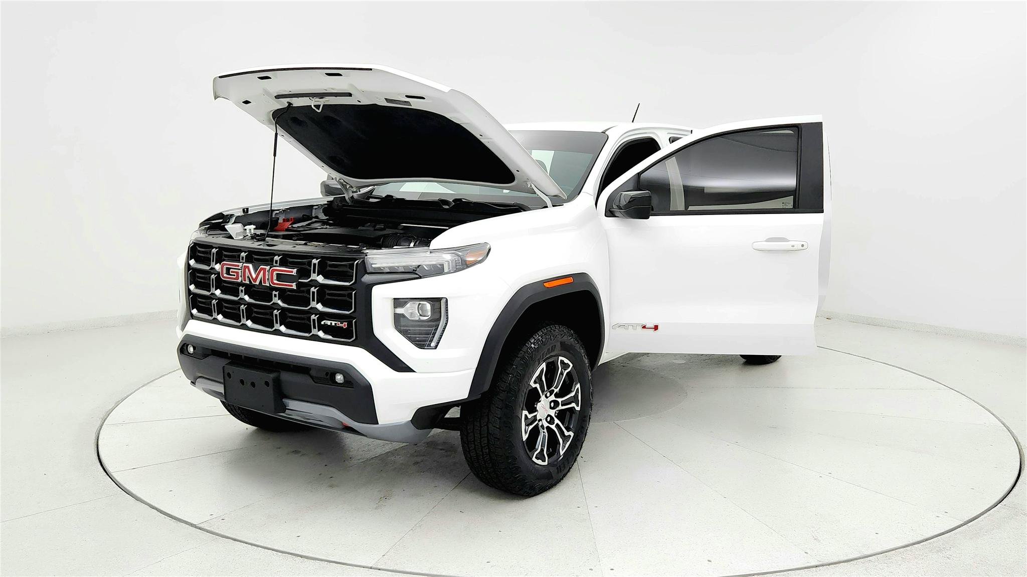 Used 2024 GMC Canyon AT4 w/ AT4 Premium Package AWD/4WD image 9