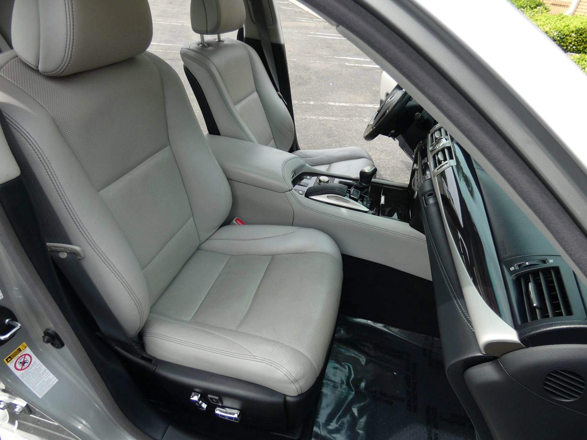 Used 2016 Lexus LS 460 w/ Comfort Package image 30