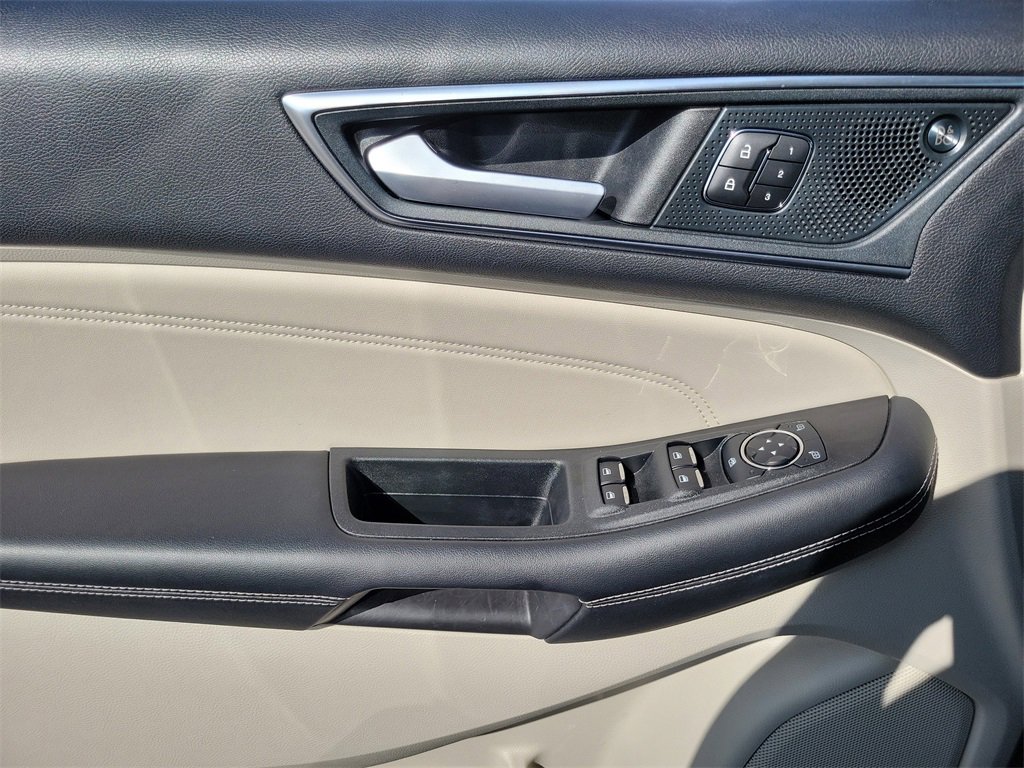 Used 2024 Ford Edge Titanium image 17