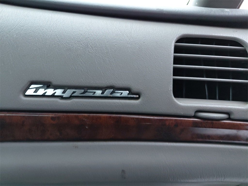 Used 2001 Chevrolet Impala Base w/ Preferred Equipment Group image 12