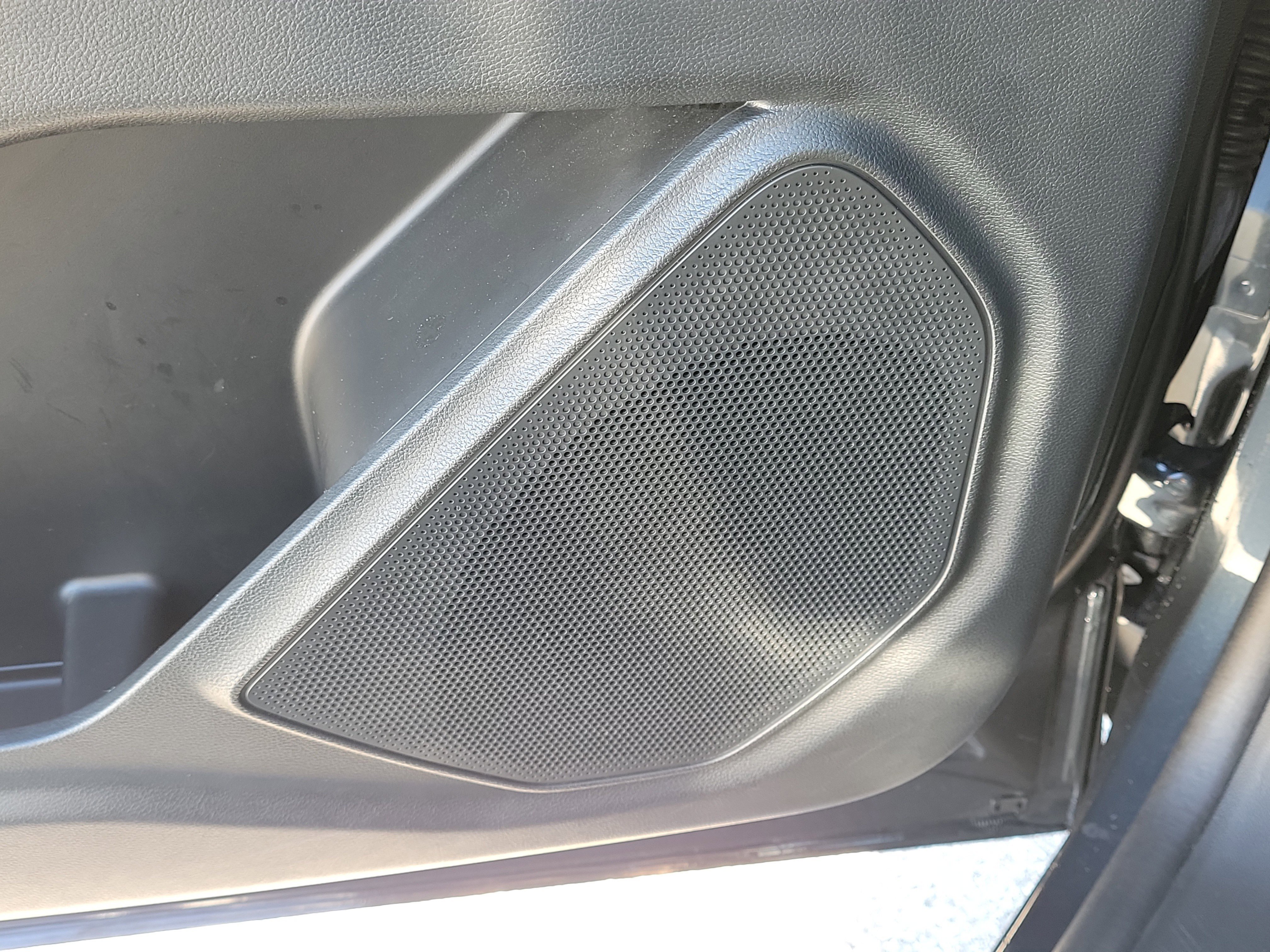 Used 2023 Ford Explorer XLT image 27