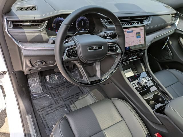 New 2025 Jeep Grand Cherokee L Overland w/ Advanced Protech Group III AWD/4WD image 13