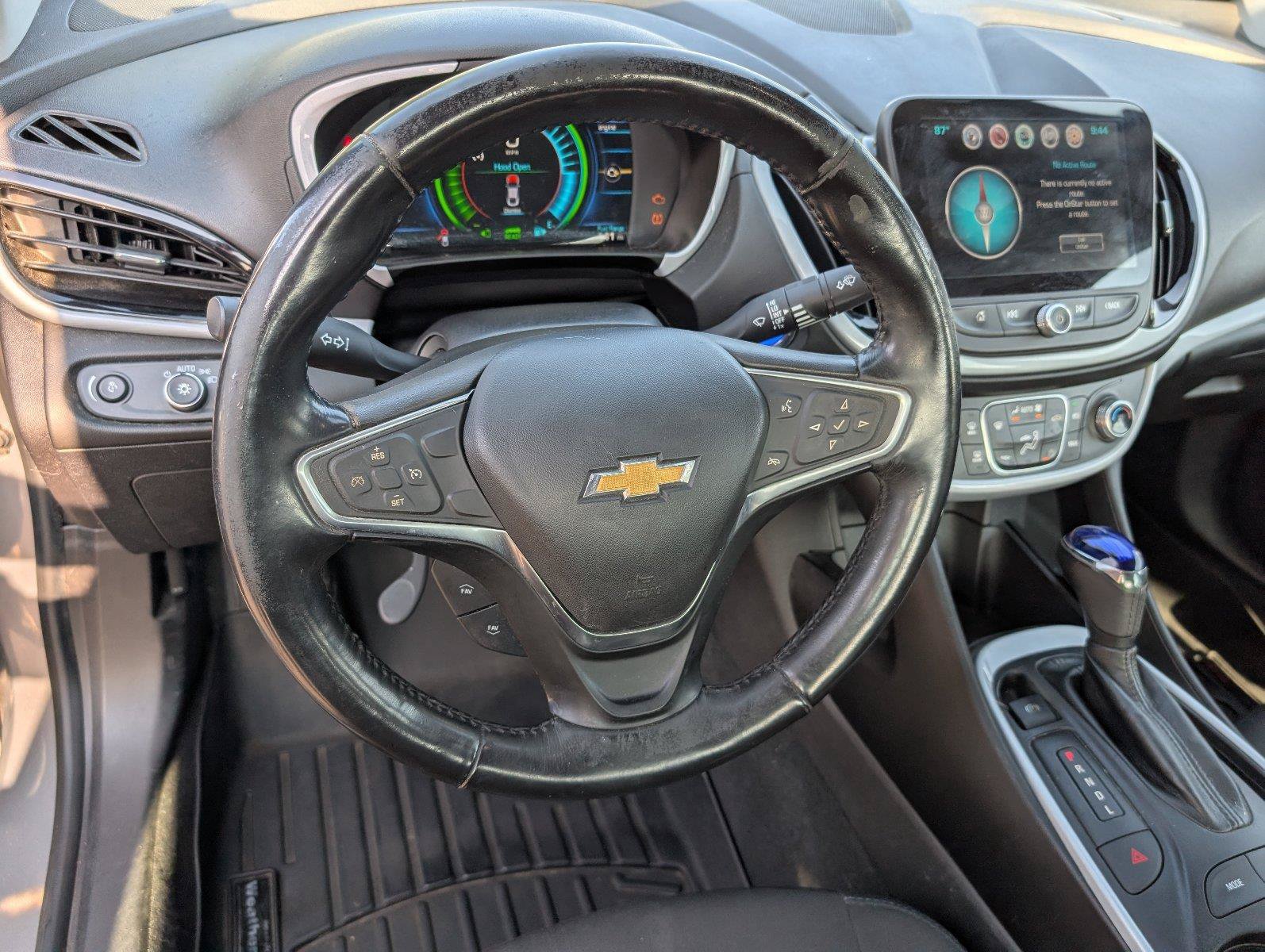 Used 2017 Chevrolet Volt LT FWD image 4