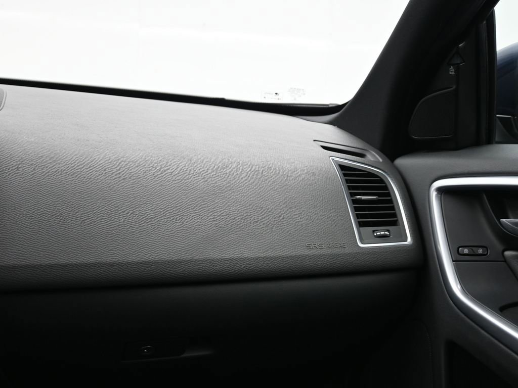 Used 2015 Volvo XC60 T6 Platinum image 12