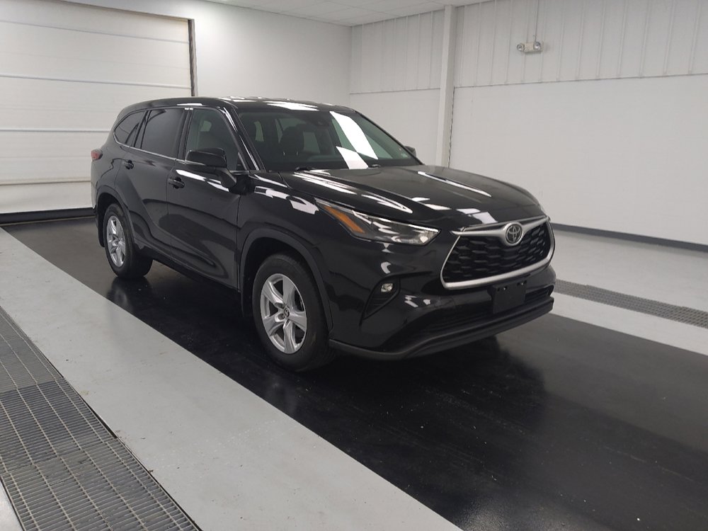 Used 2022 Toyota Highlander LE image 13