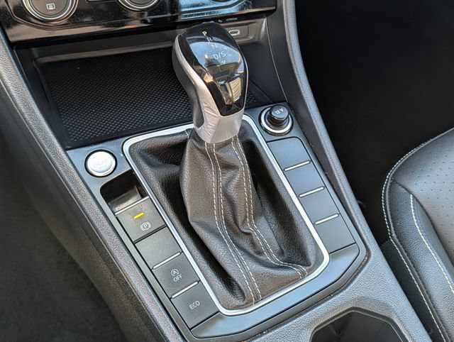Used 2024 Volkswagen Jetta SE FWD image 25