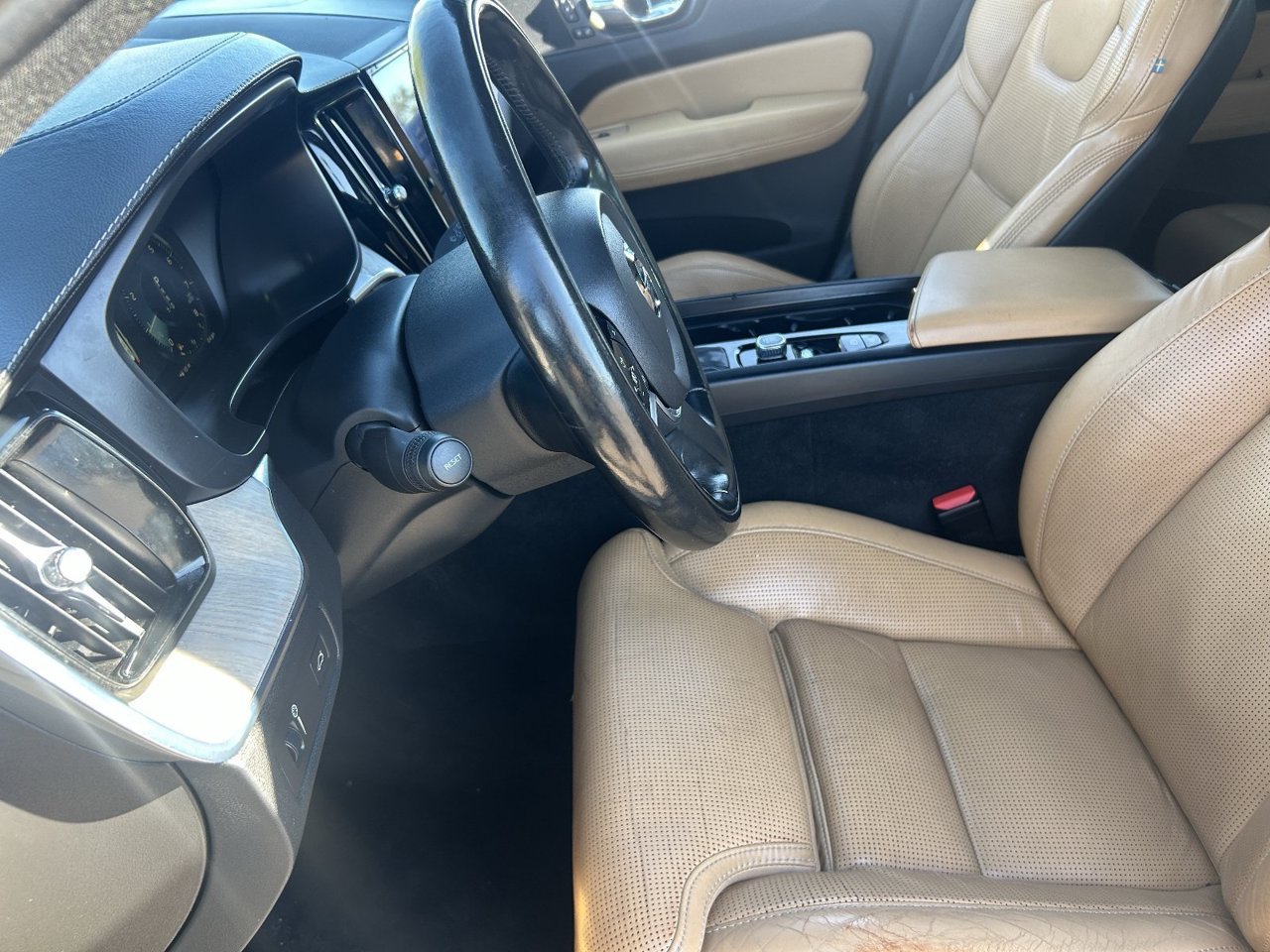 Used 2018 Volvo XC60 T6 Inscription w/ Luxury Seat Package AWD/4WD image 30