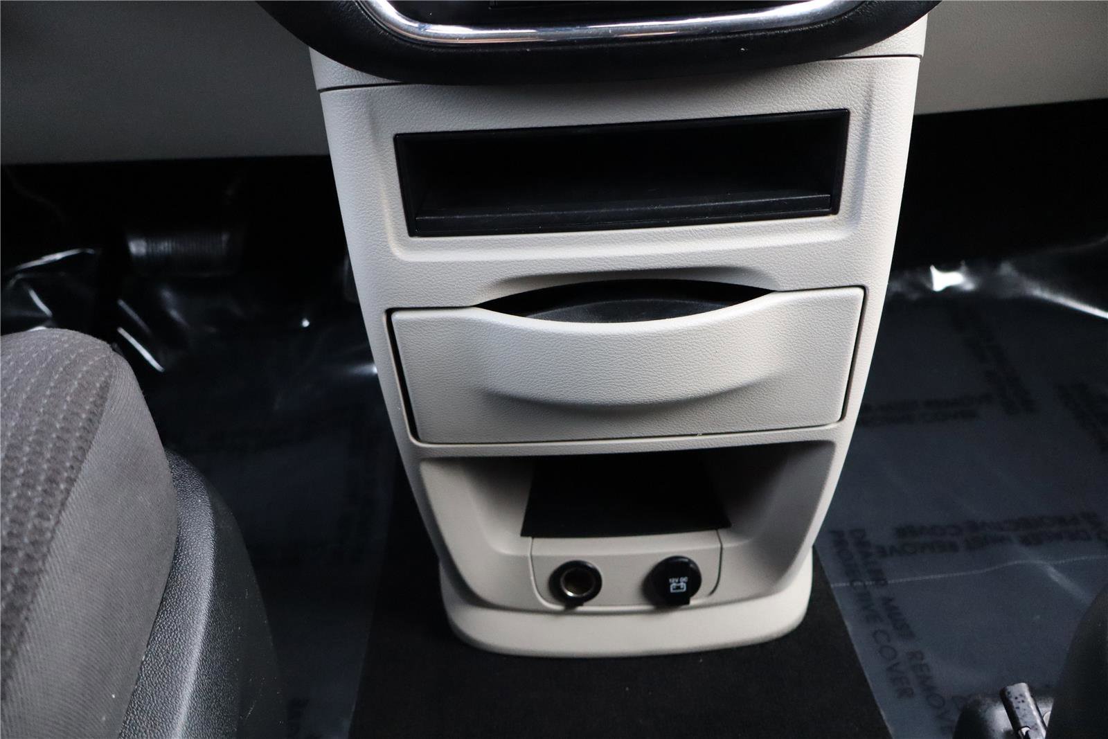 Used 2018 Dodge Grand Caravan SE w/ UConnect Hands-Free Group image 20