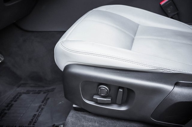 Used 2024 Land Rover Range Rover Velar Dynamic SE image 11