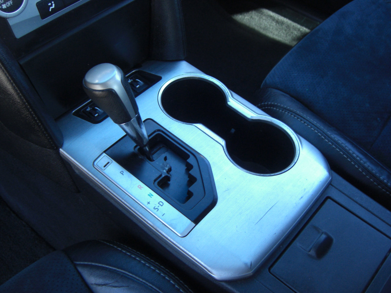 Used 2013 Toyota Camry SE w/ Leather Pkg image 9