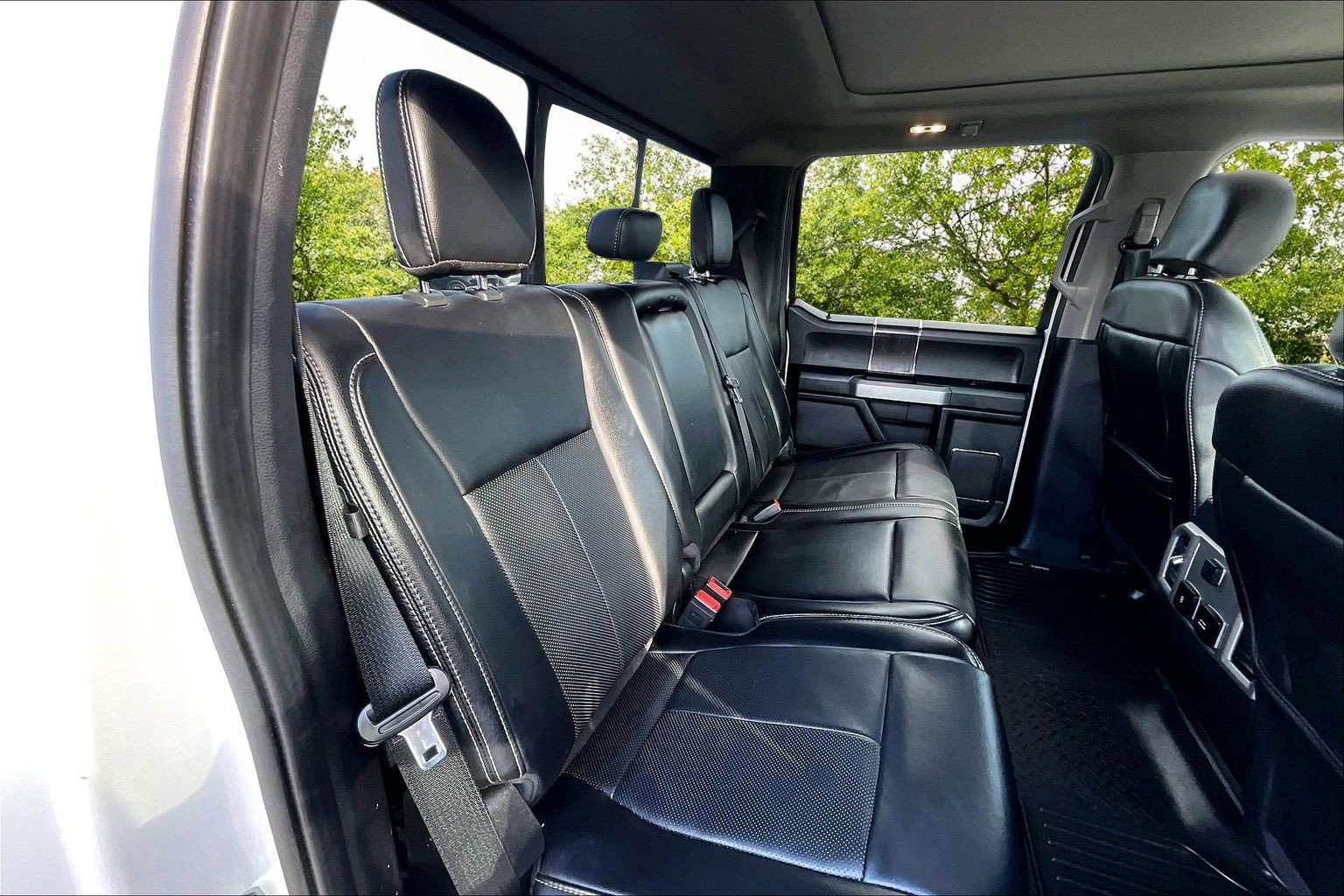 Used 2020 Ford F250 Lariat w/ Tremor Off-Road Package image 28