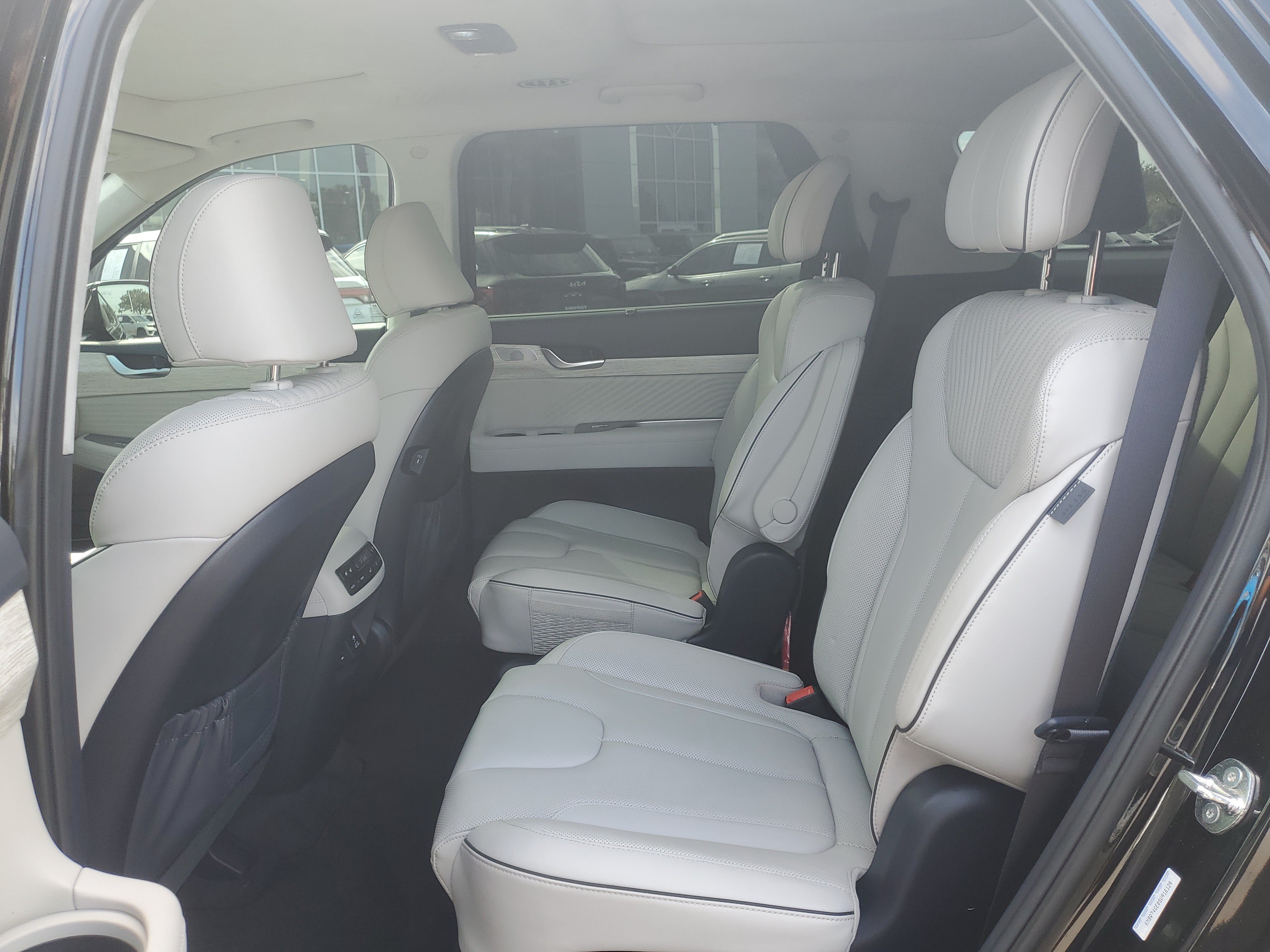 Used 2025 Hyundai Palisade Calligraphy FWD image 9