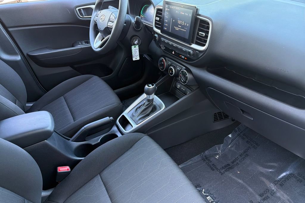 Certified 2025 Hyundai Venue SE FWD image 17