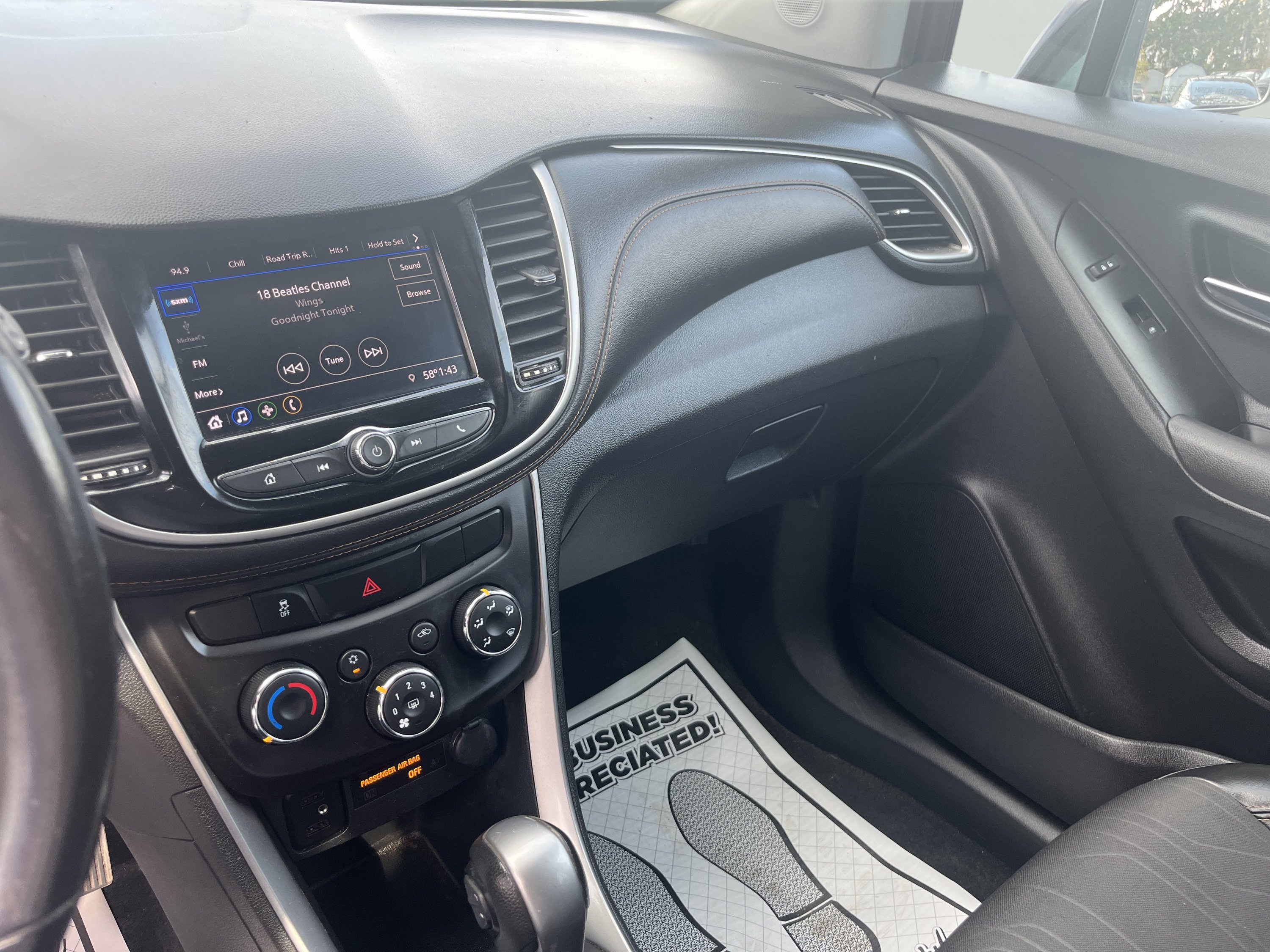 Used 2020 Chevrolet Trax LT w/ LT Convenience Package AWD/4WD image 27
