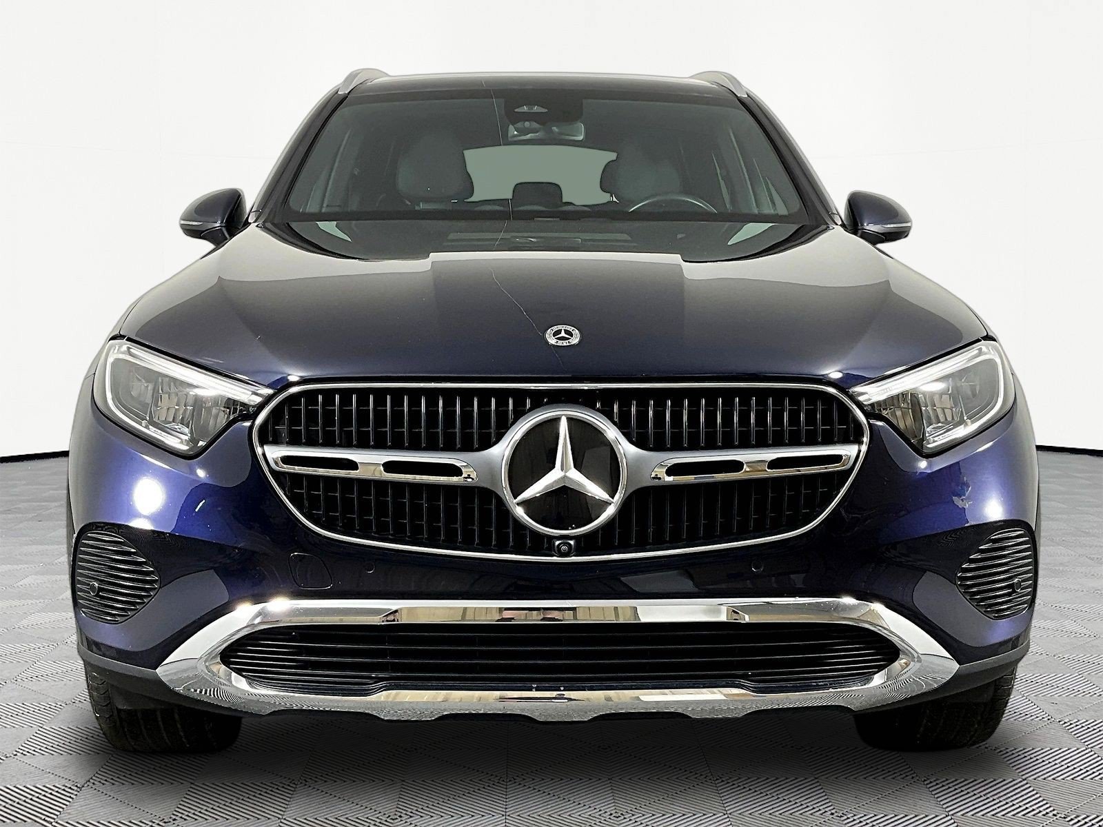 Used 2024 Mercedes-Benz GLC 300 4MATIC image 2
