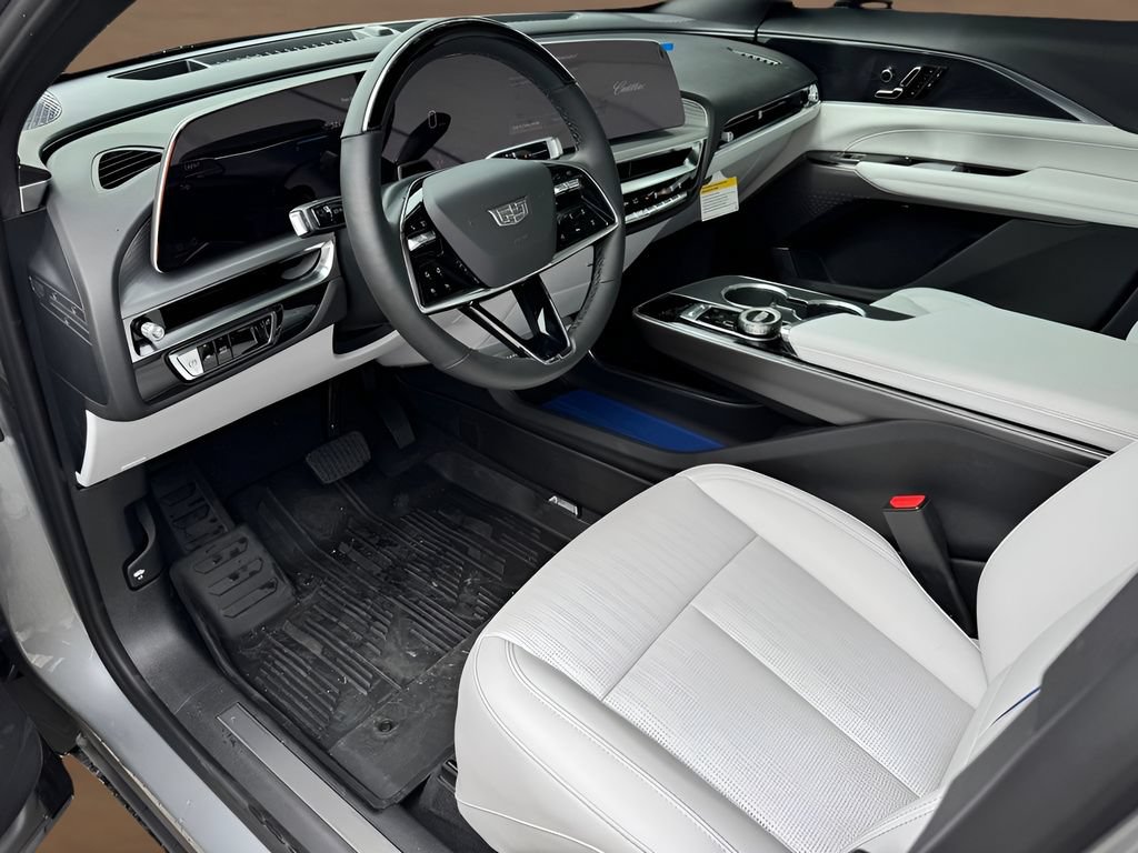 New 2026 Cadillac Lyriq Luxury w/ LPO, Floor Liner Package AWD/4WD image 10