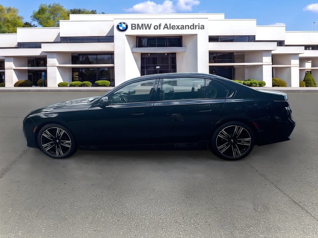 Used 2025 BMW i7 xDrive60 AWD/4WD image 4