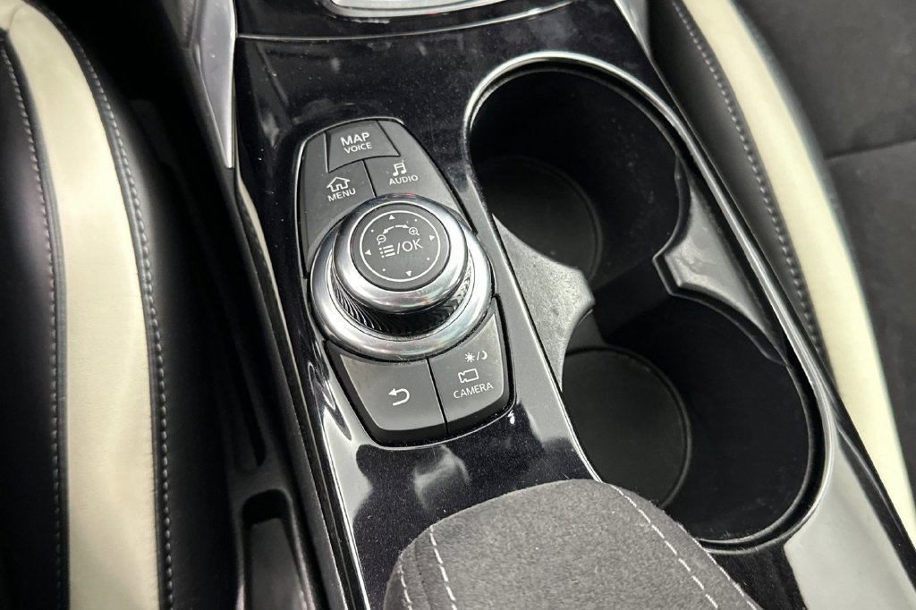 Used 2017 INFINITI QX30 Sport FWD image 35