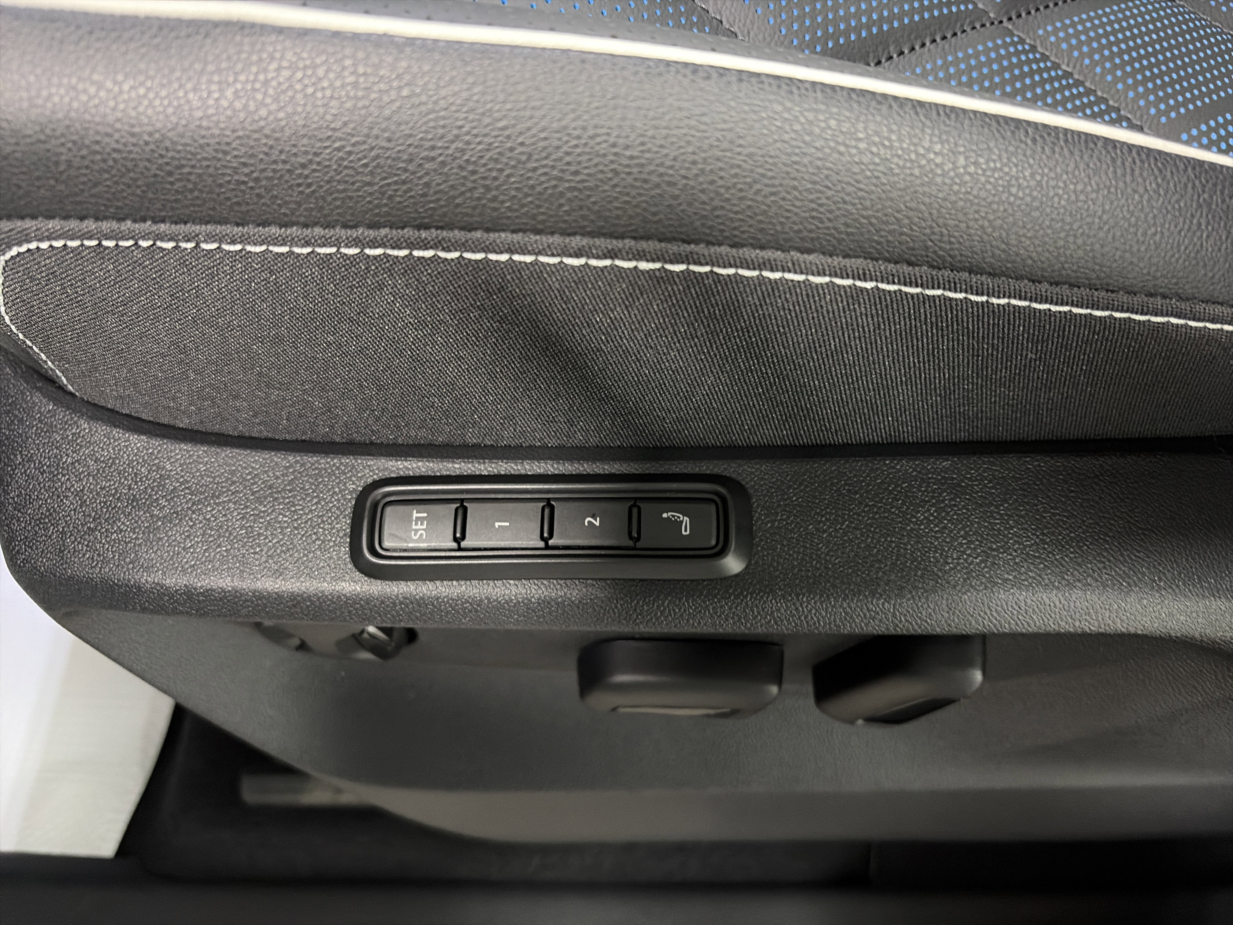 Certified 2025 Volkswagen Jetta SE image 61
