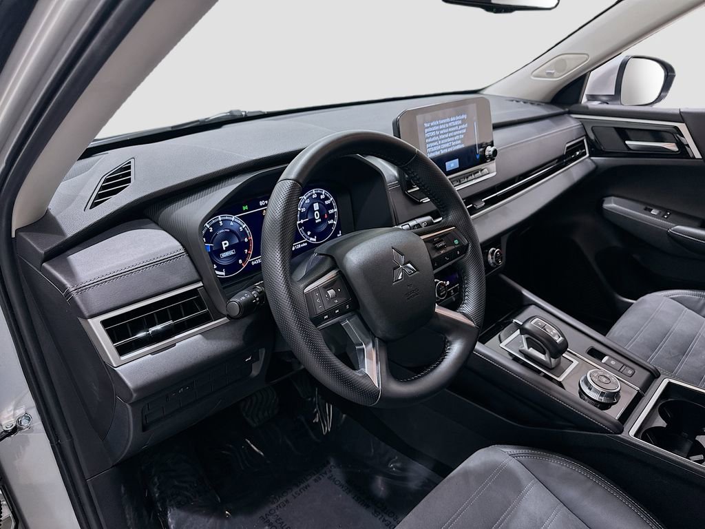 Used 2023 Mitsubishi Outlander SE image 9
