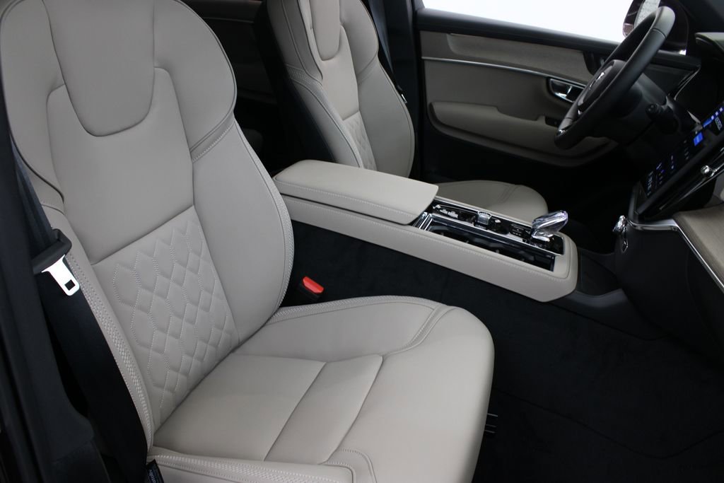 New 2026 Volvo XC90 B6 Plus w/ Protection Package image 25