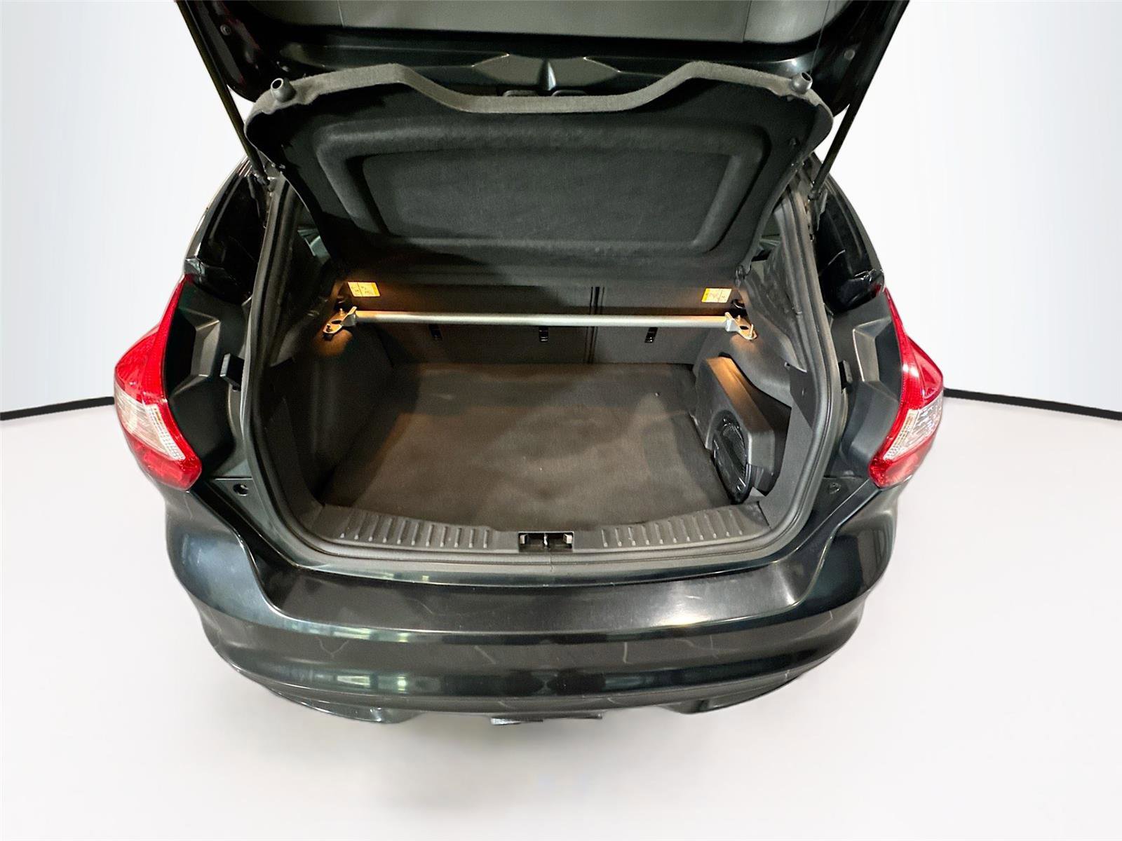 Used 2014 Ford Focus ST w/ Equipment Group 202A FWD image 16