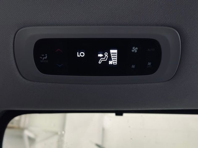 Used 2024 Chrysler Pacifica Touring-L image 23