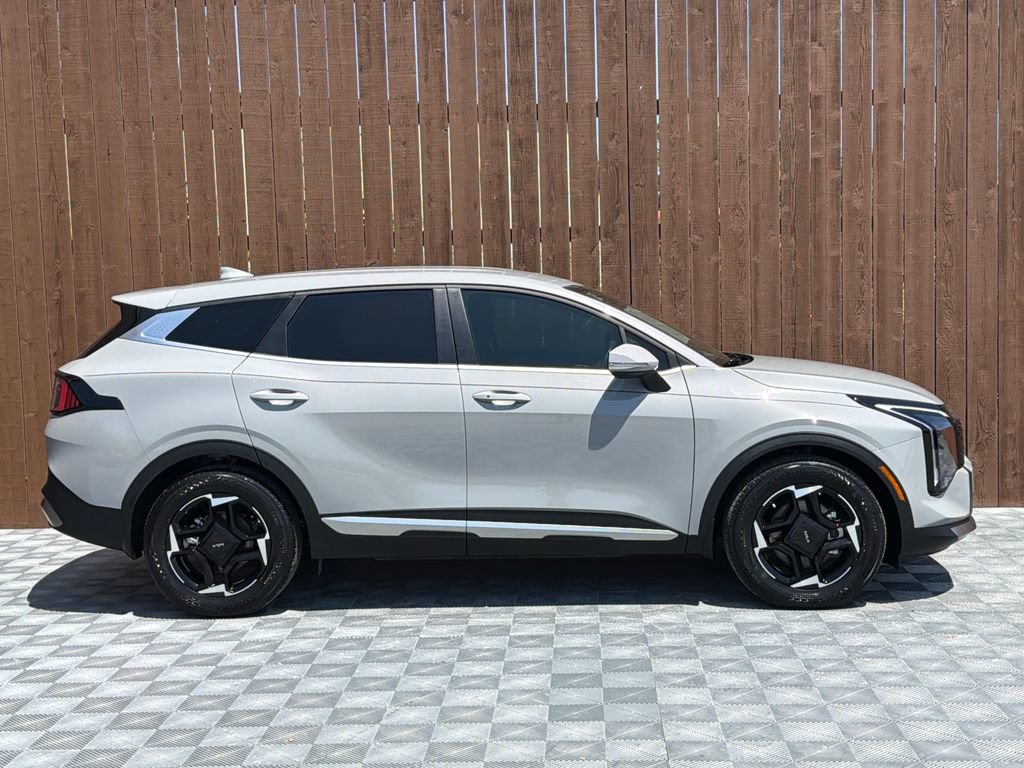 Used 2026 Kia Sportage EX FWD image 12