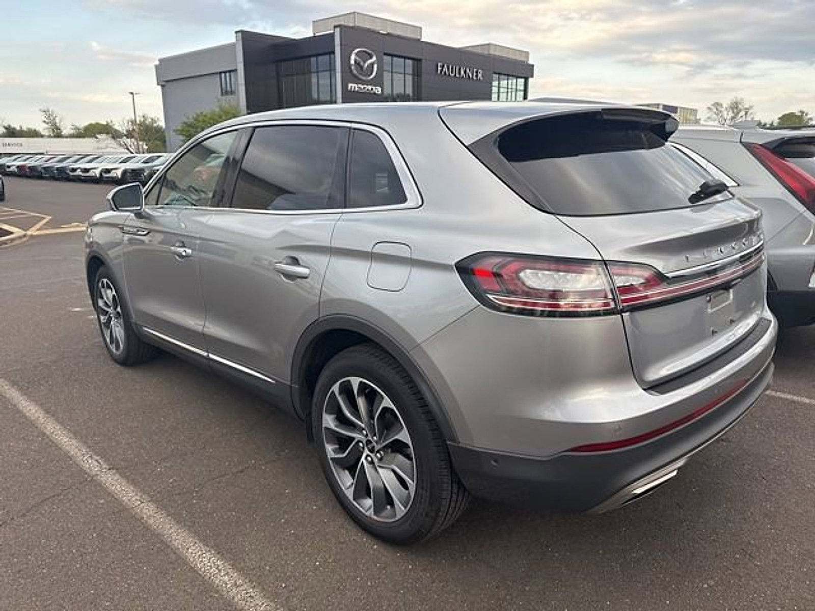 Used 2022 Lincoln Nautilus Reserve w/ Equipment Group 201A AWD/4WD image 3