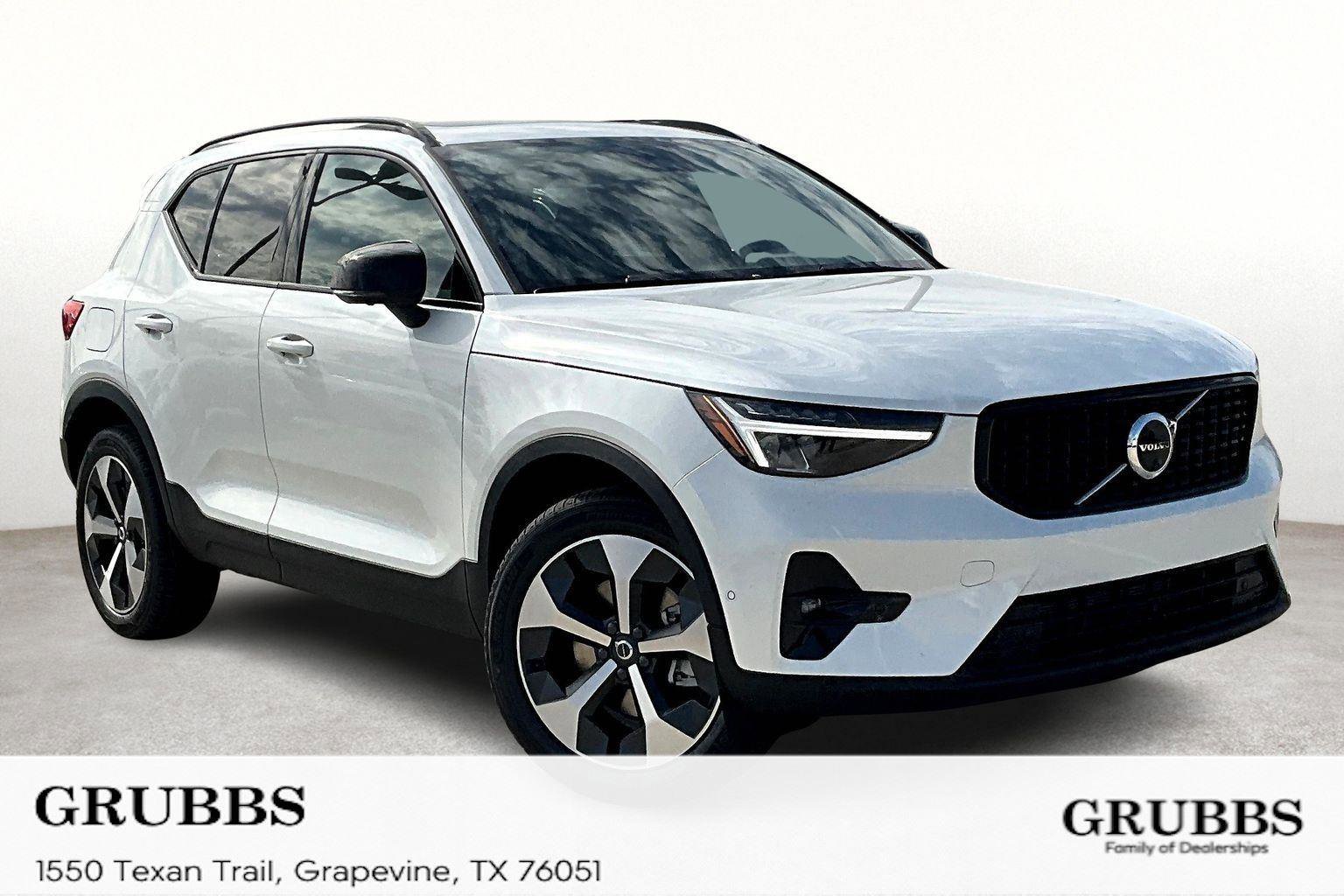 New 2026 Volvo XC40 B4 Plus w/ Protection Package Premier