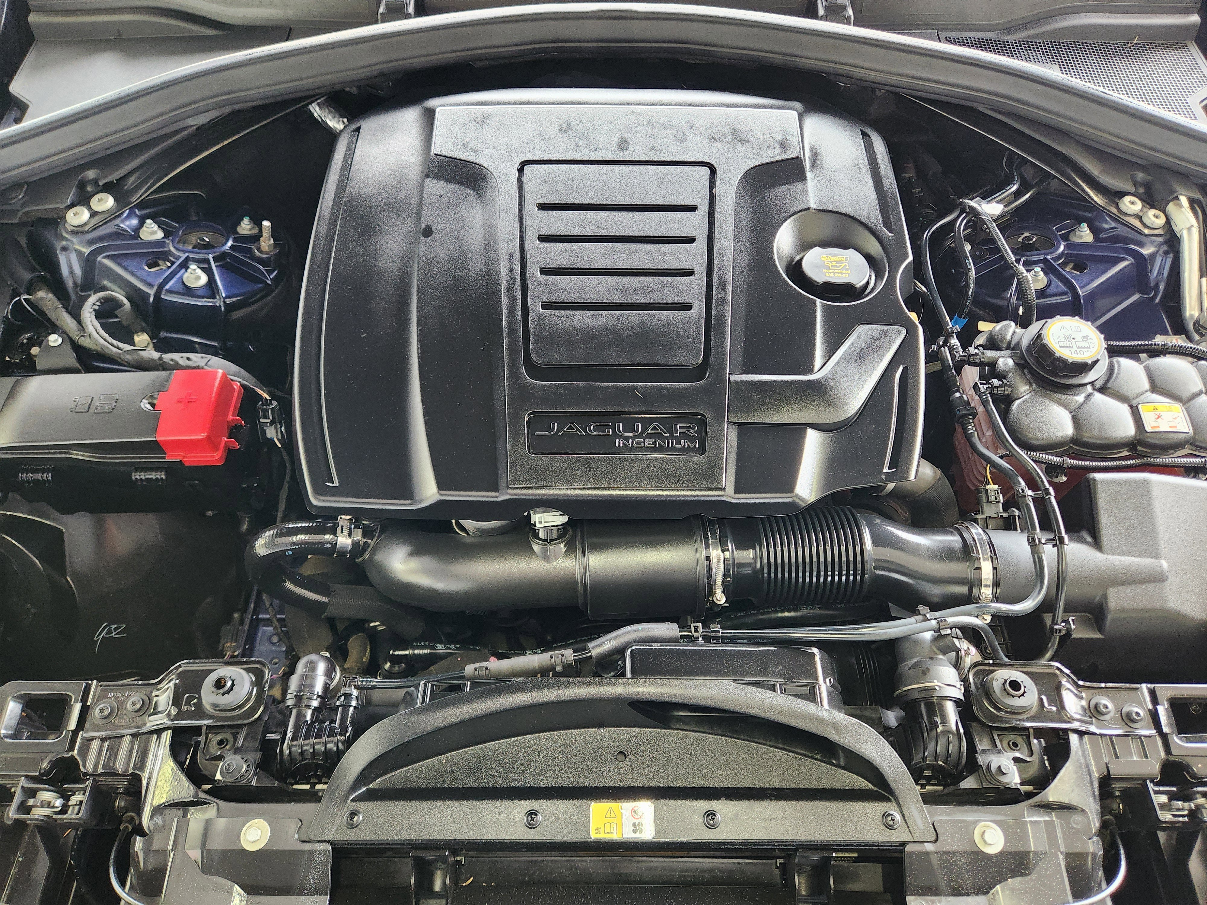 Used 2019 Jaguar F-PACE Premium image 23