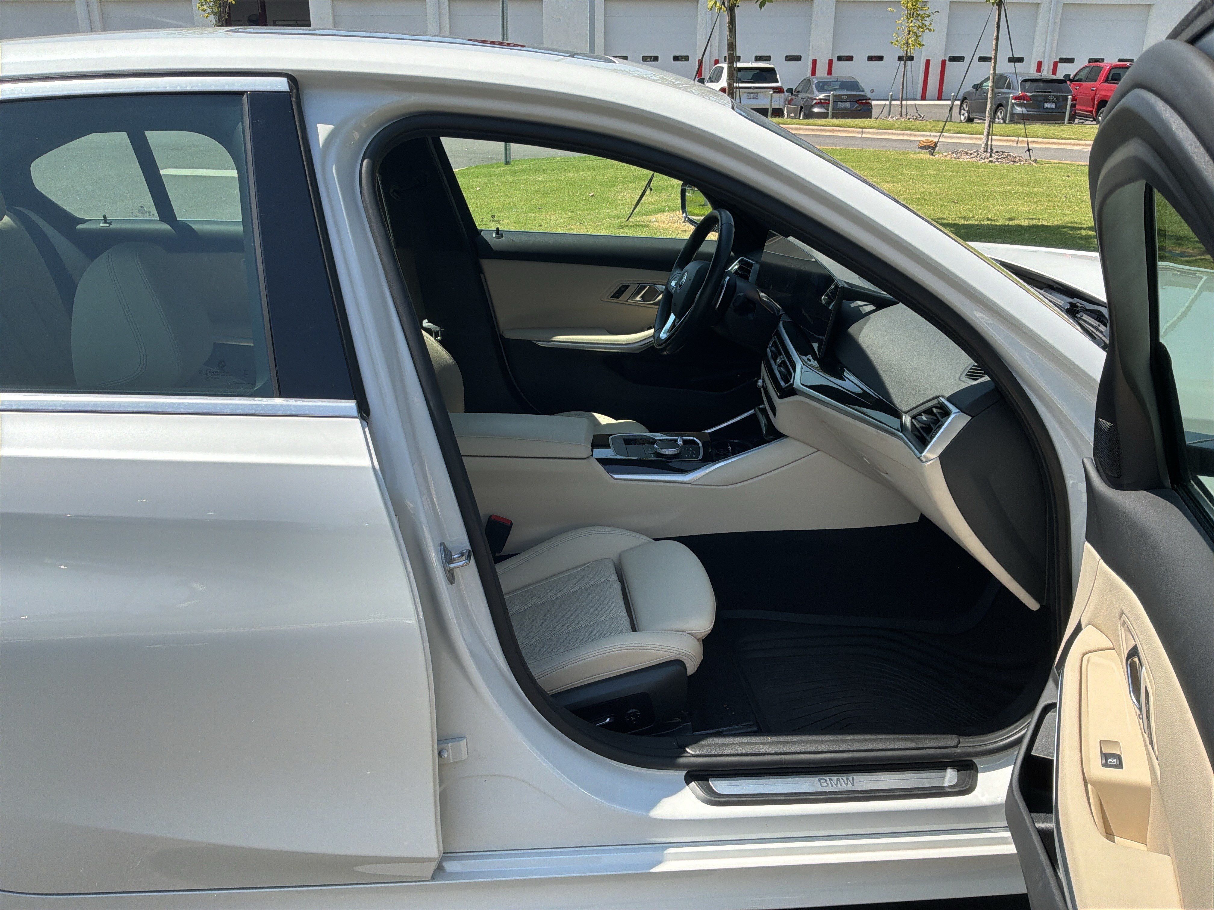 Used 2024 BMW 330e w/ Premium Package RWD image 33