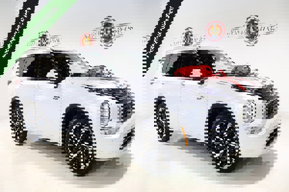 Used 2024 Mitsubishi Outlander 4WD Plug-In Hybrid image 1