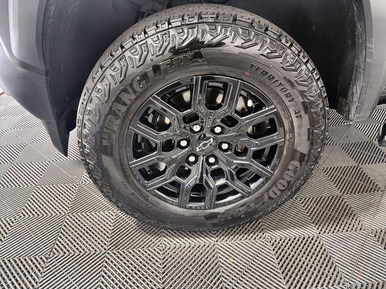 Used 2024 Chevrolet Colorado Trail Boss w/ Technology Package image 12