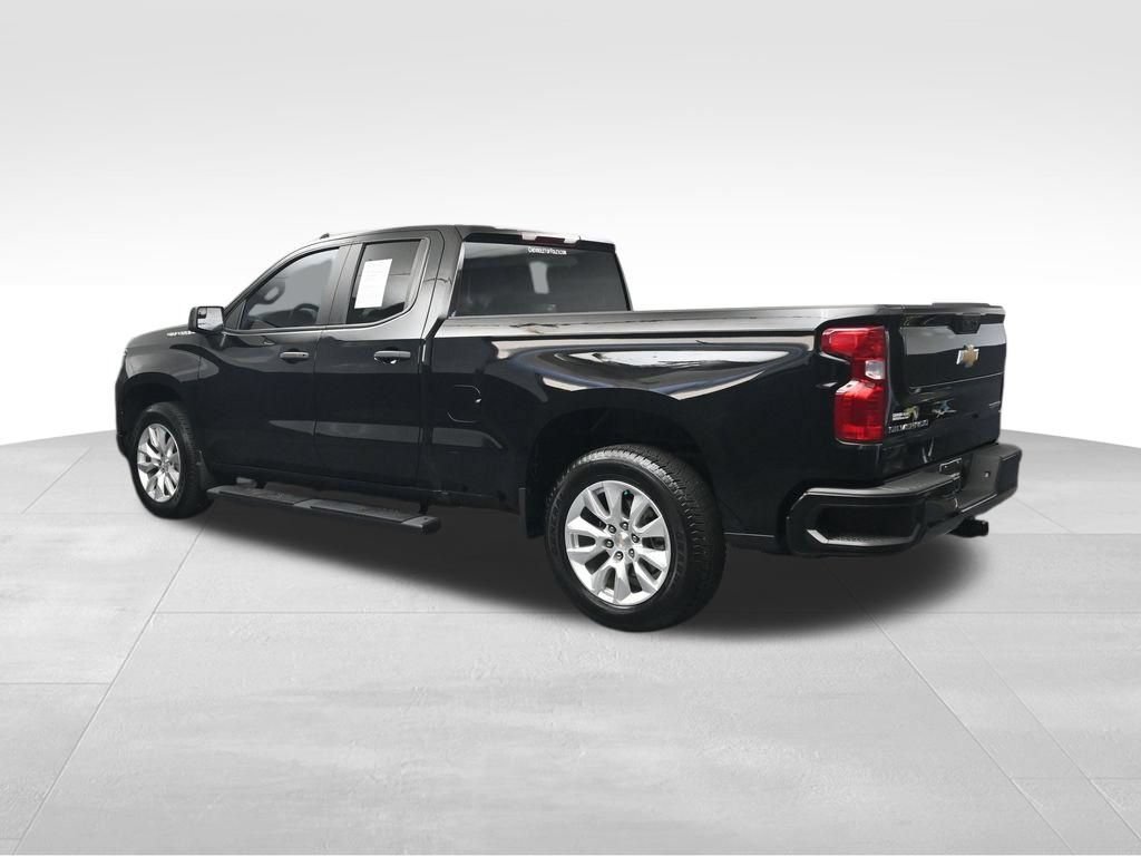 Used 2025 Chevrolet Silverado 1500 Custom RWD image 3