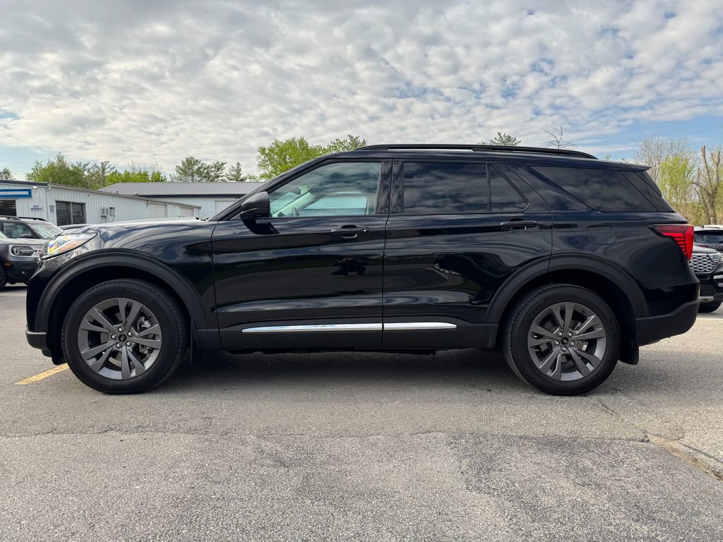 Used 2025 Ford Explorer Active w/ Active Comfort Package AWD/4WD image 8