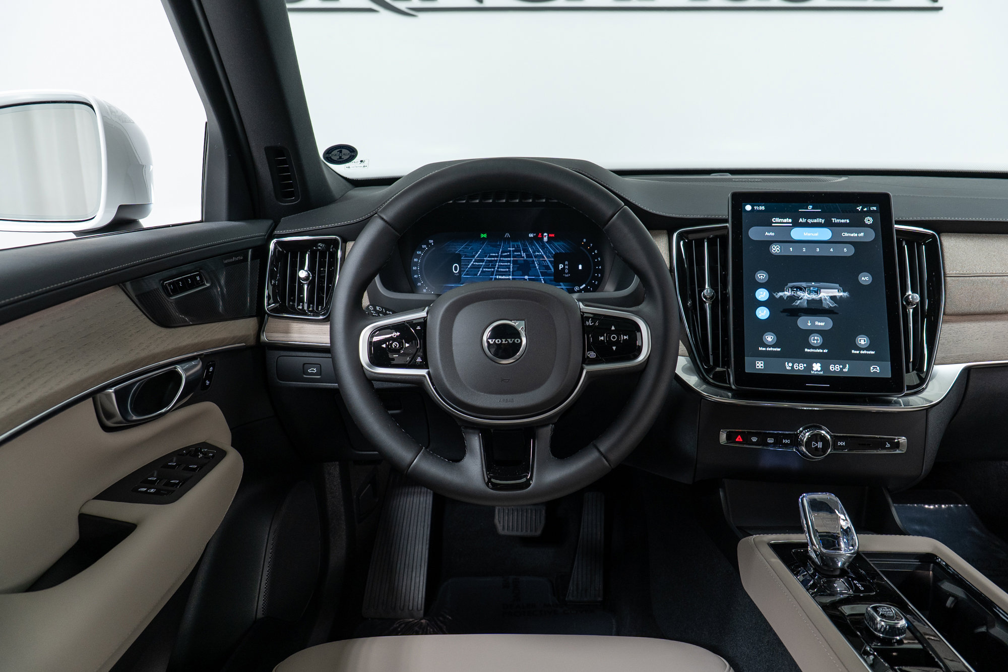New 2026 Volvo XC90 B6 Plus w/ Protection Package Premier image 17