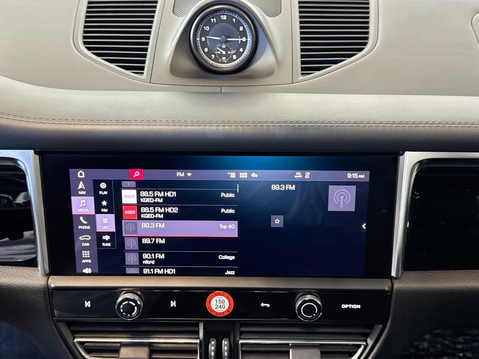 Certified 2022 Porsche Macan image 16