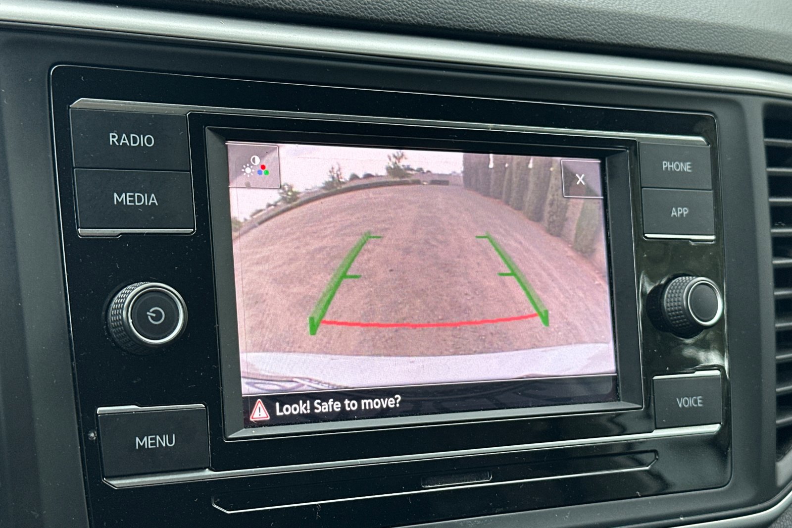 Used 2023 Volkswagen Atlas SE image 20