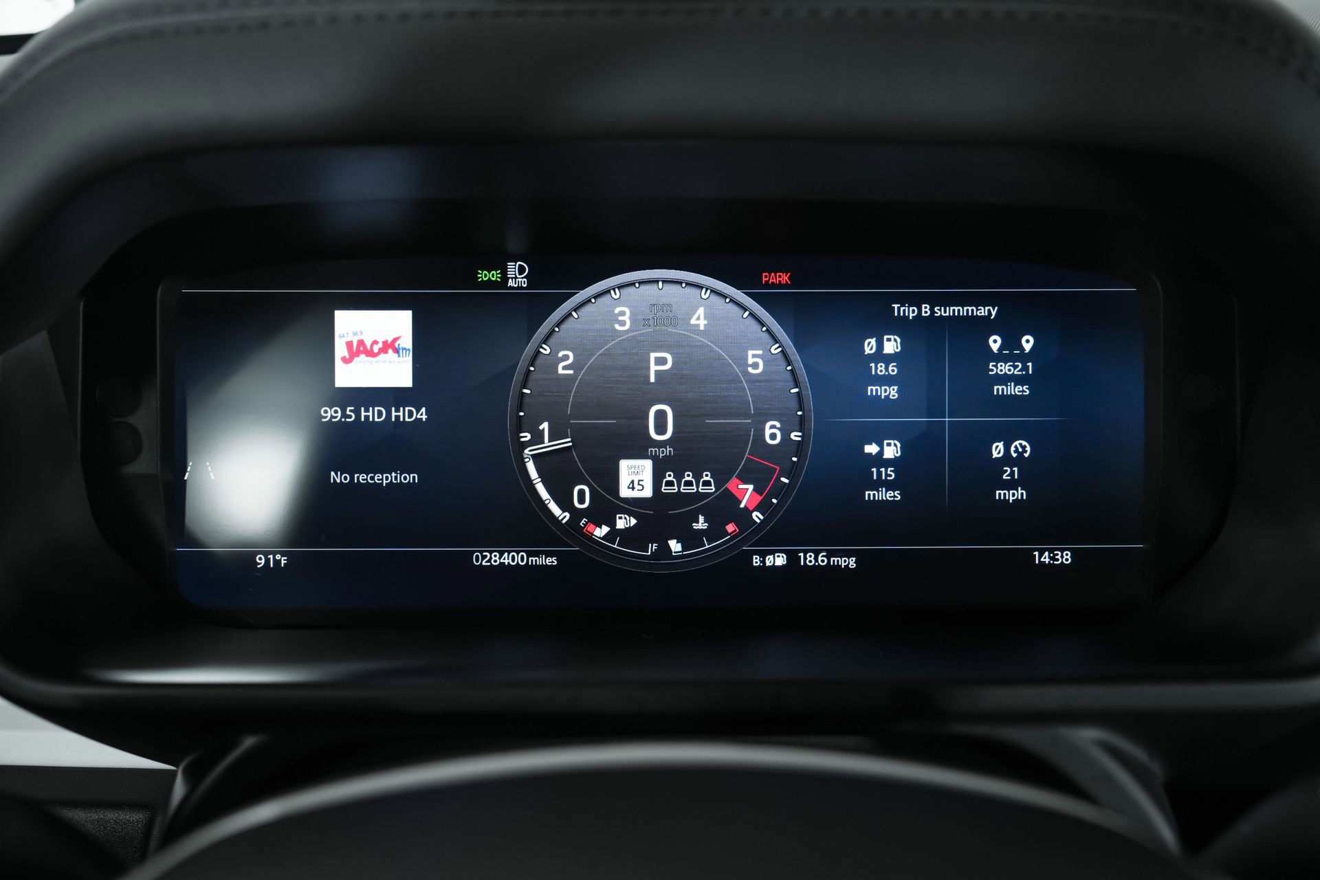 Used 2025 Land Rover Defender 110 S image 28